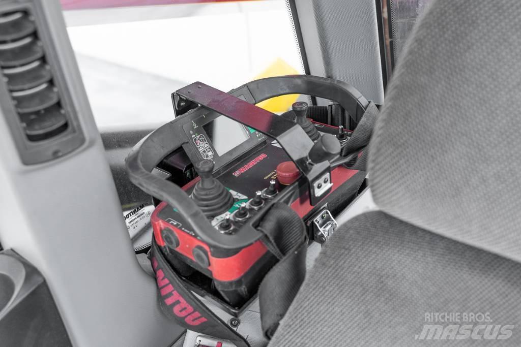 Manitou MRT 2260 伸縮臂操作車
