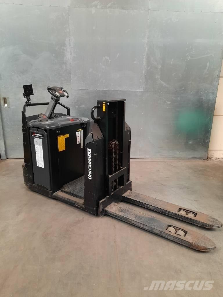 UniCarriers OEP120 低架裝載機