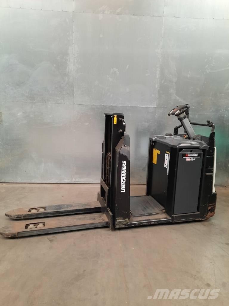 UniCarriers OEP120 低架裝載機