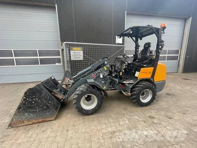 GiANT V452T X-TRA HD 小型裝載機