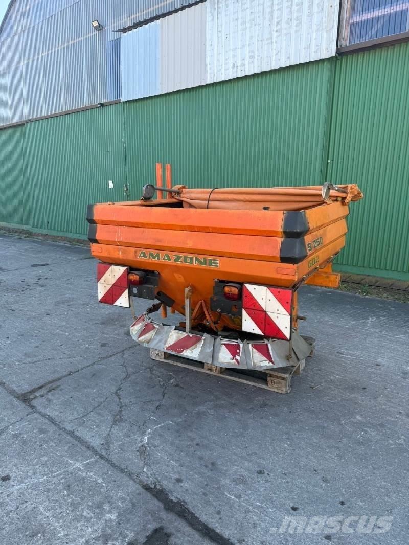 Amazone ZA XS 砂鹽撒布機