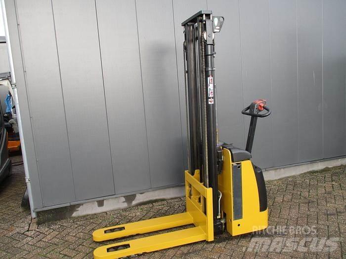 CAT NSP12K1 行走控制式堆積機