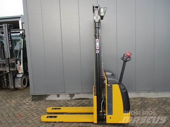 CAT NSP12K1 行走控制式堆積機