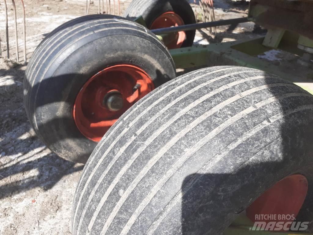 CLAAS Liner 430 S 堆草機