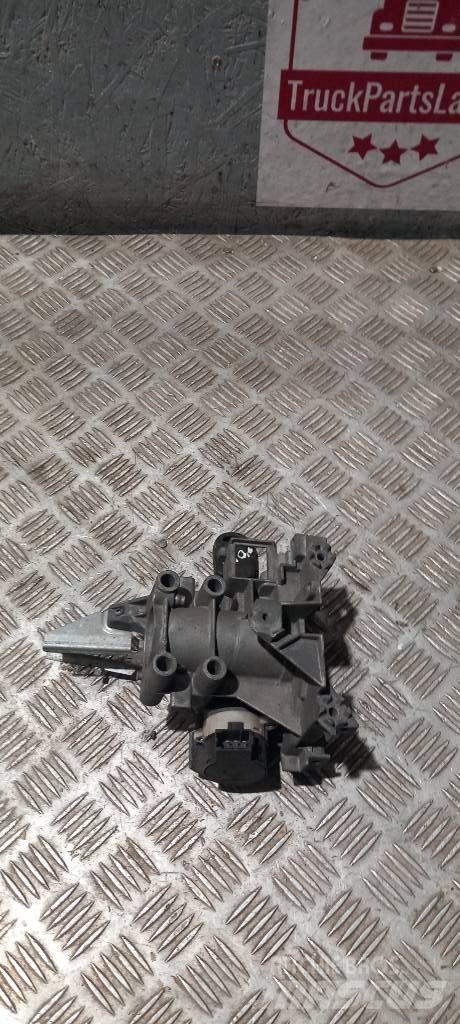 MAN TGA   81255016035 駕駛室與內部