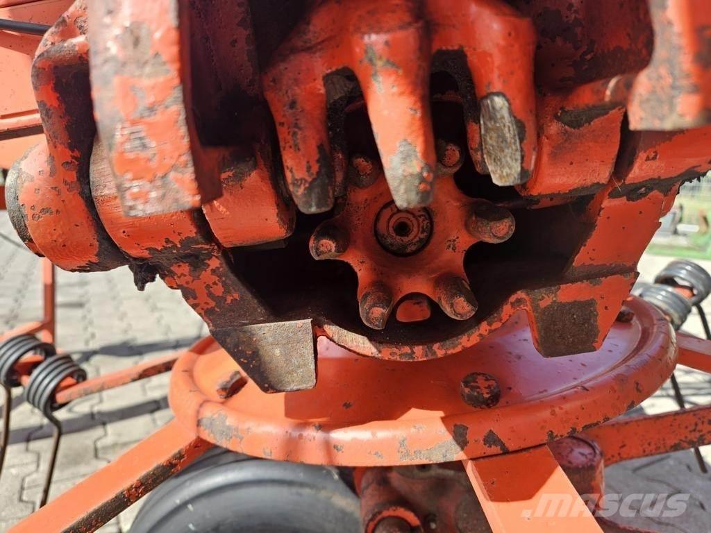 Kuhn GF 8501 MH 耙與翻草機