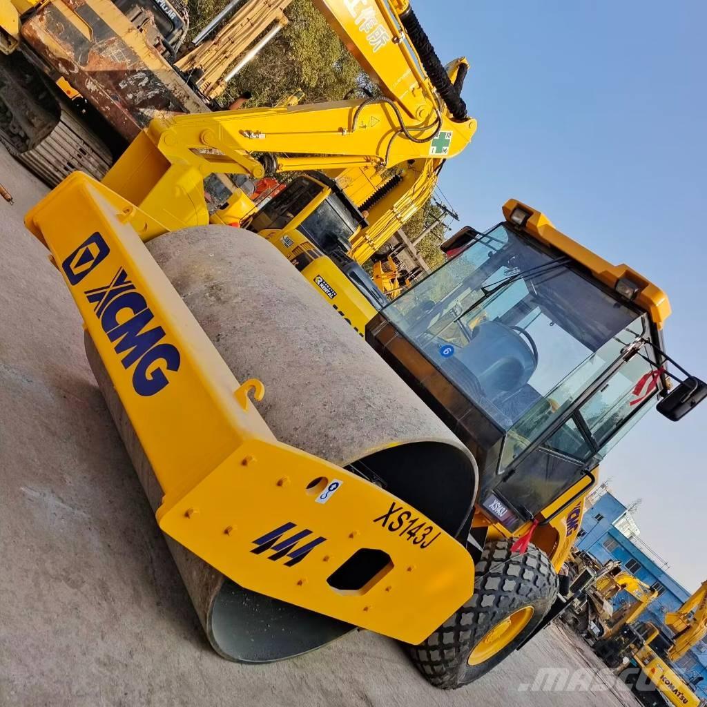 XCMG XS 143 J 單輪滾壓機