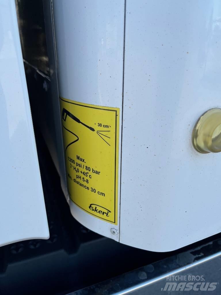 Scania R590 貨箱式卡車