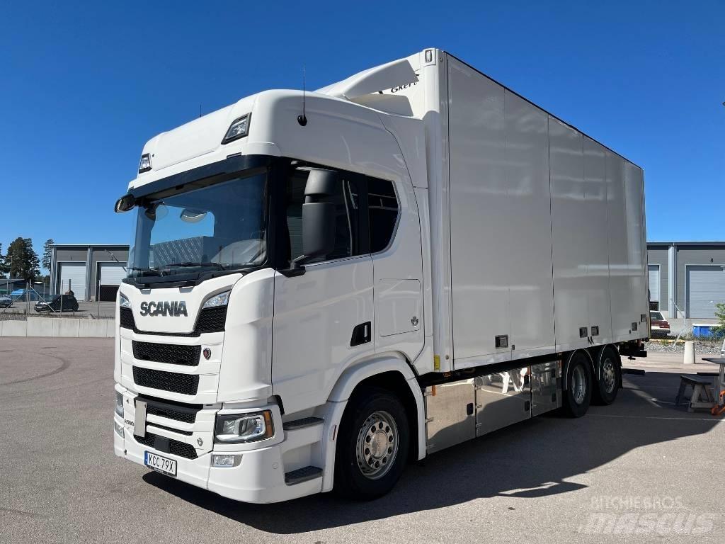 Scania R590 貨箱式卡車