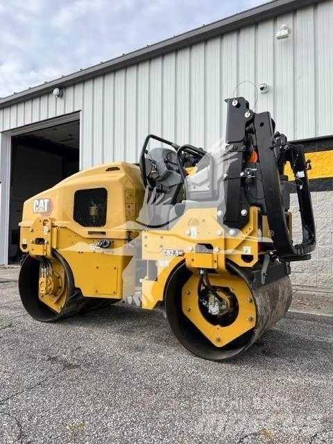 CAT CB2.5 GC 單輪滾壓機