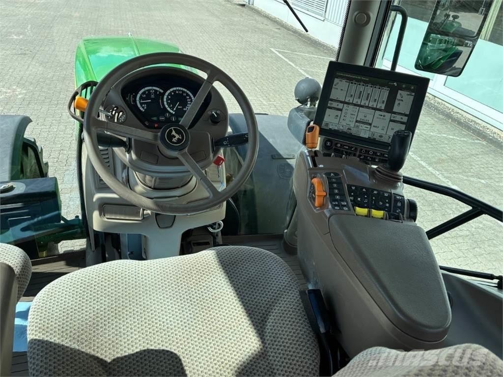 John Deere 6215 R 曳引機