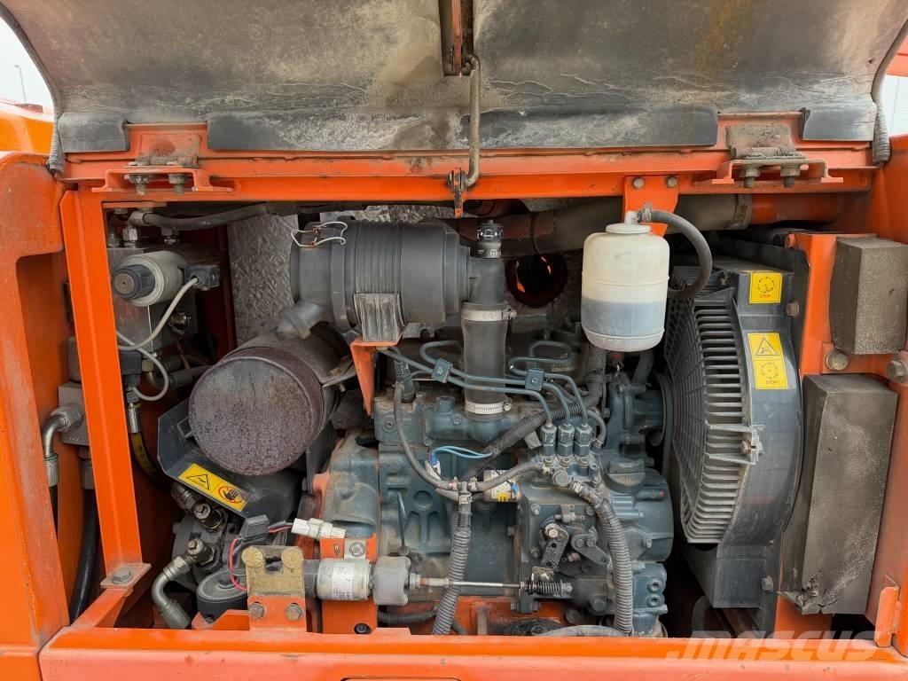 Hitachi HX 140 B-2 伸縮臂高空作業車