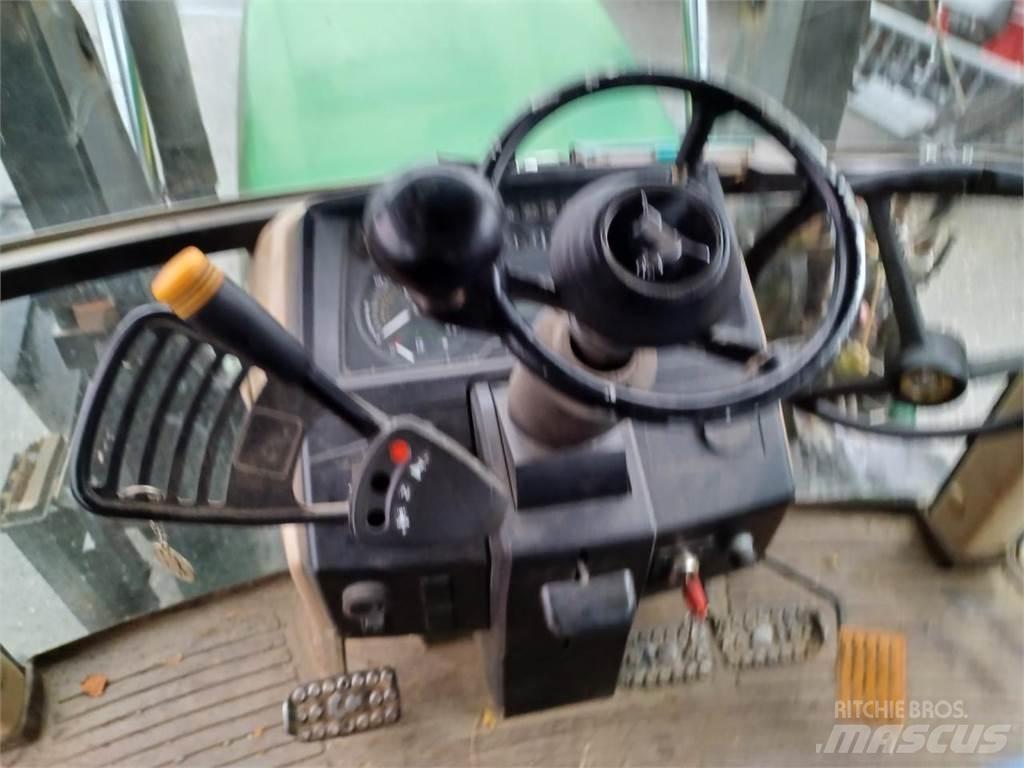 John Deere 6110SE 曳引機