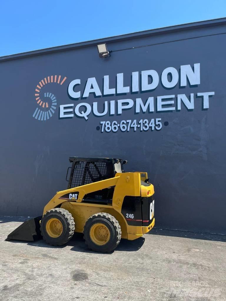 CAT 246 滑移轉向裝載機