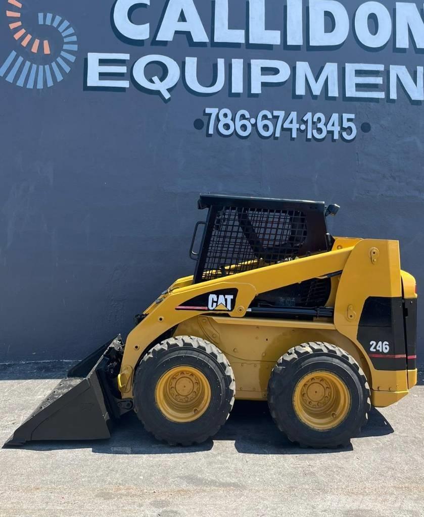 CAT 246 滑移轉向裝載機