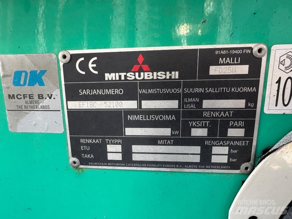 Mitsubishi FD25N 柴油卡車