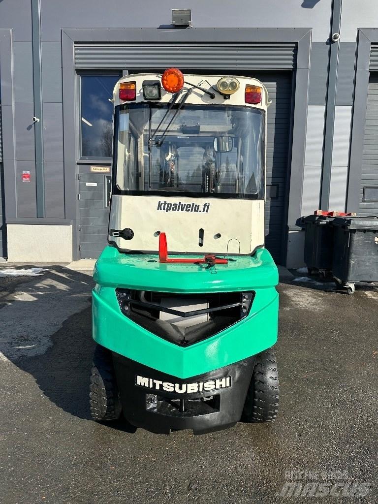 Mitsubishi FD25N 柴油卡車