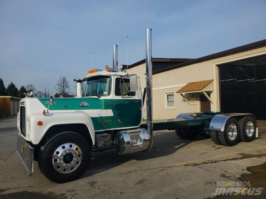 Mack R700 商用底盤車