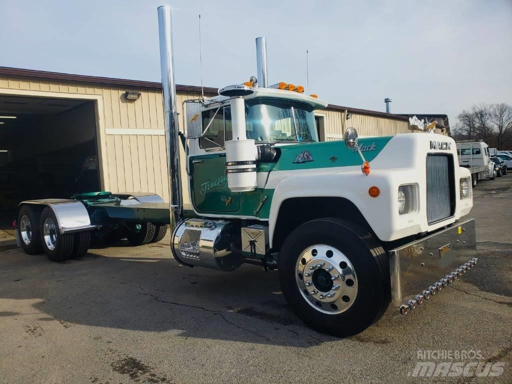 Mack R700 商用底盤車