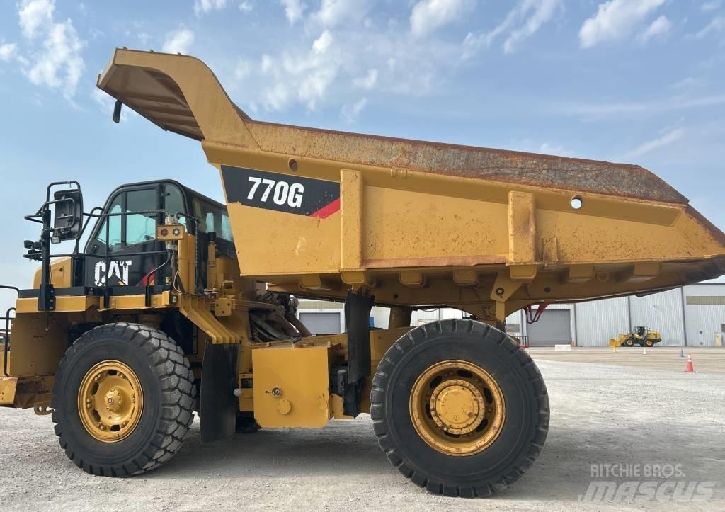 CAT 770 G 鉸接式起吊車