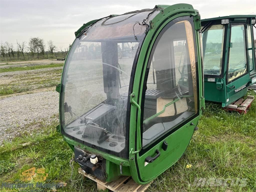 John Deere 1470E 駕駛室與內部