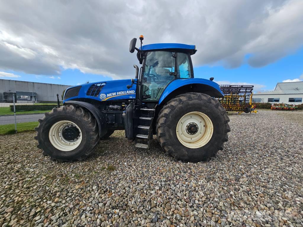 New Holland T 8.300 曳引機