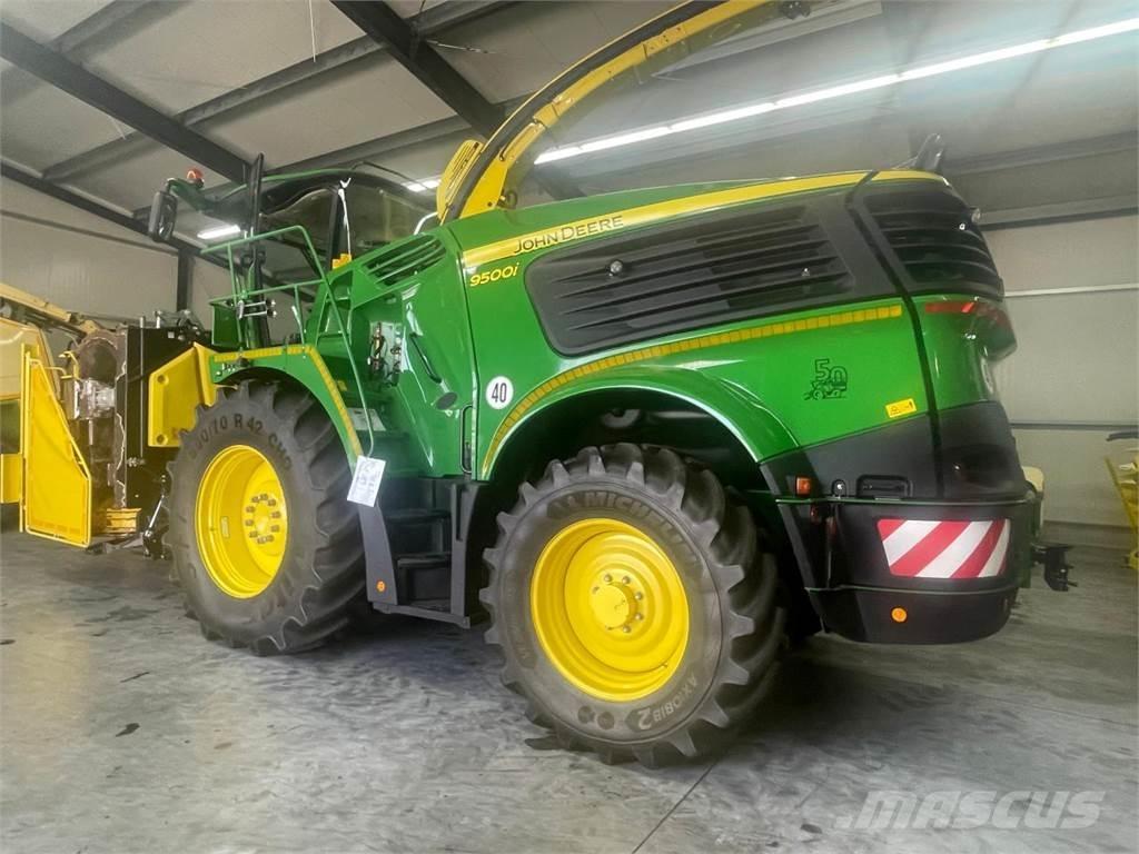 John Deere 9500 i 自走式飼料採集機