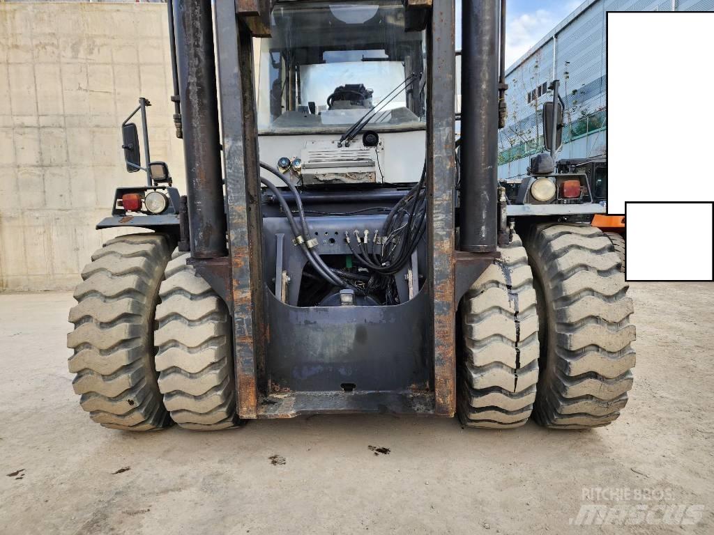 Kalmar DCE 330-12 柴油卡車