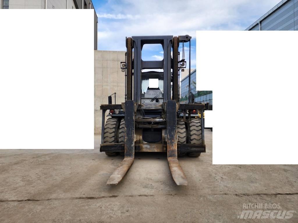 Kalmar DCE 330-12 柴油卡車