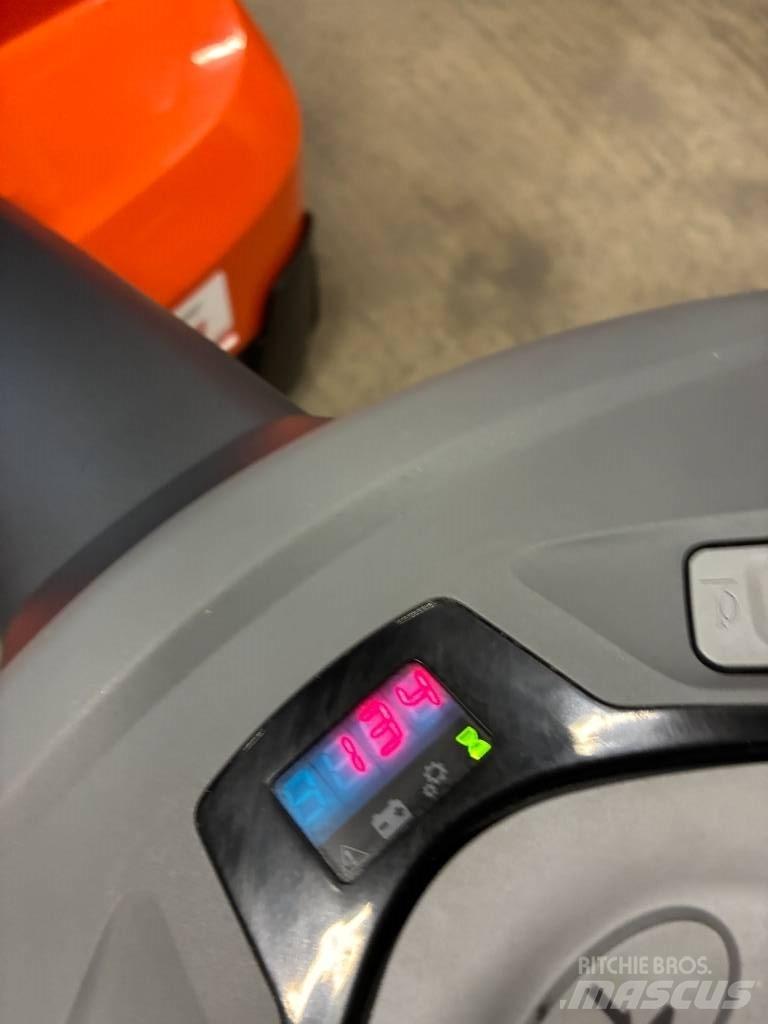 Toyota SWE140L 行走控制式堆積機