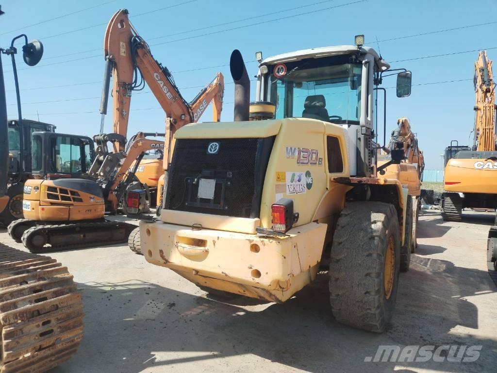 New Holland W 130 輪胎式裝載機