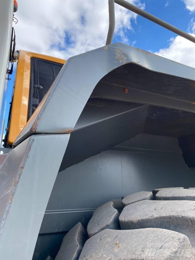 Liebherr L 586 輪胎式裝載機