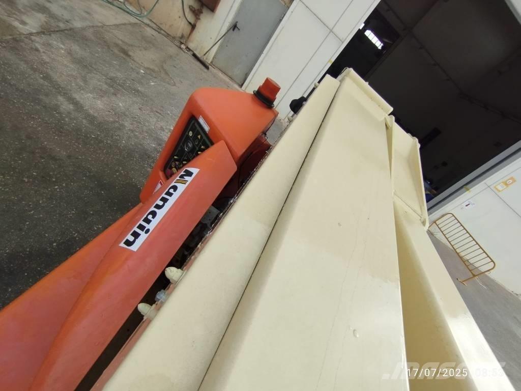JLG E 400 AJPN 曲臂高空作業車