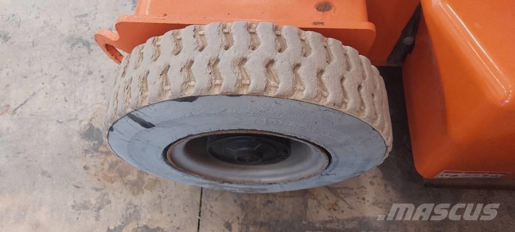 JLG E 400 AJPN 曲臂高空作業車