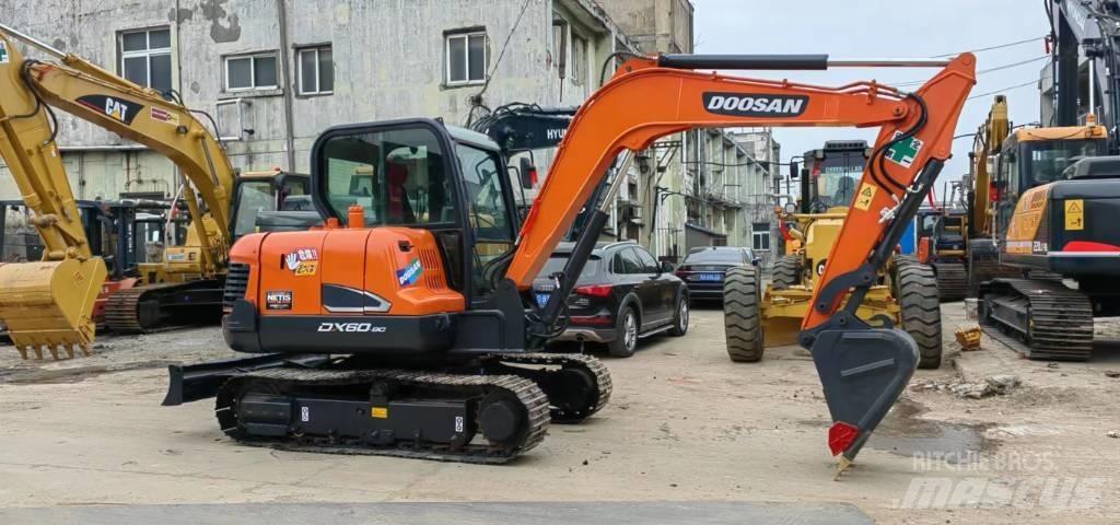 Doosan DX 60-9 C 小型挖土機/掘鑿機<7t(小型挖掘機)