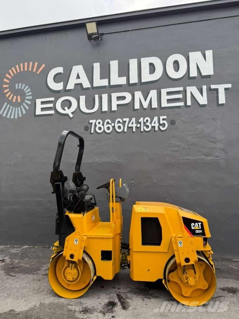 CAT CB 24 雙輪滾壓機