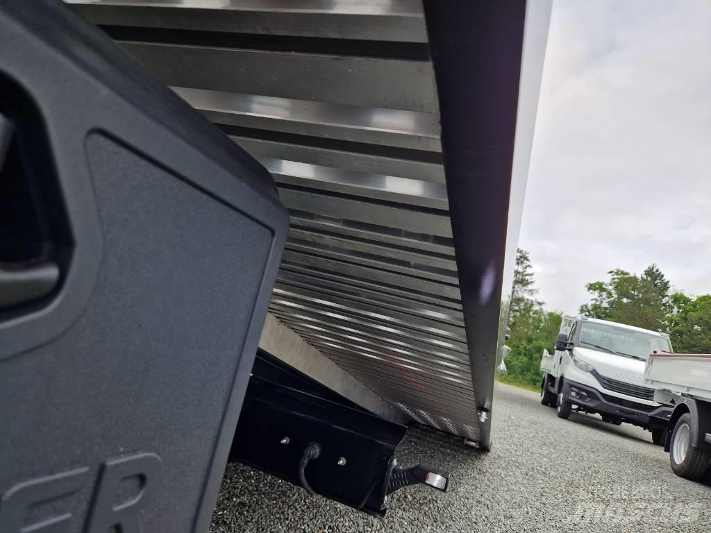 Nissan 35.13 廂式貨物運輸車