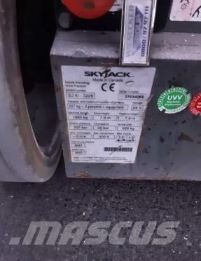 SkyJack SJ III 3226 剪式升降機