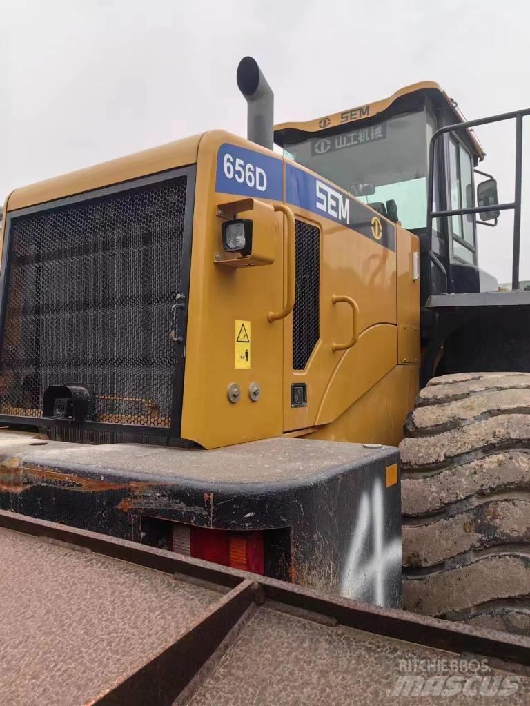 SEM 656D 輪胎式裝載機