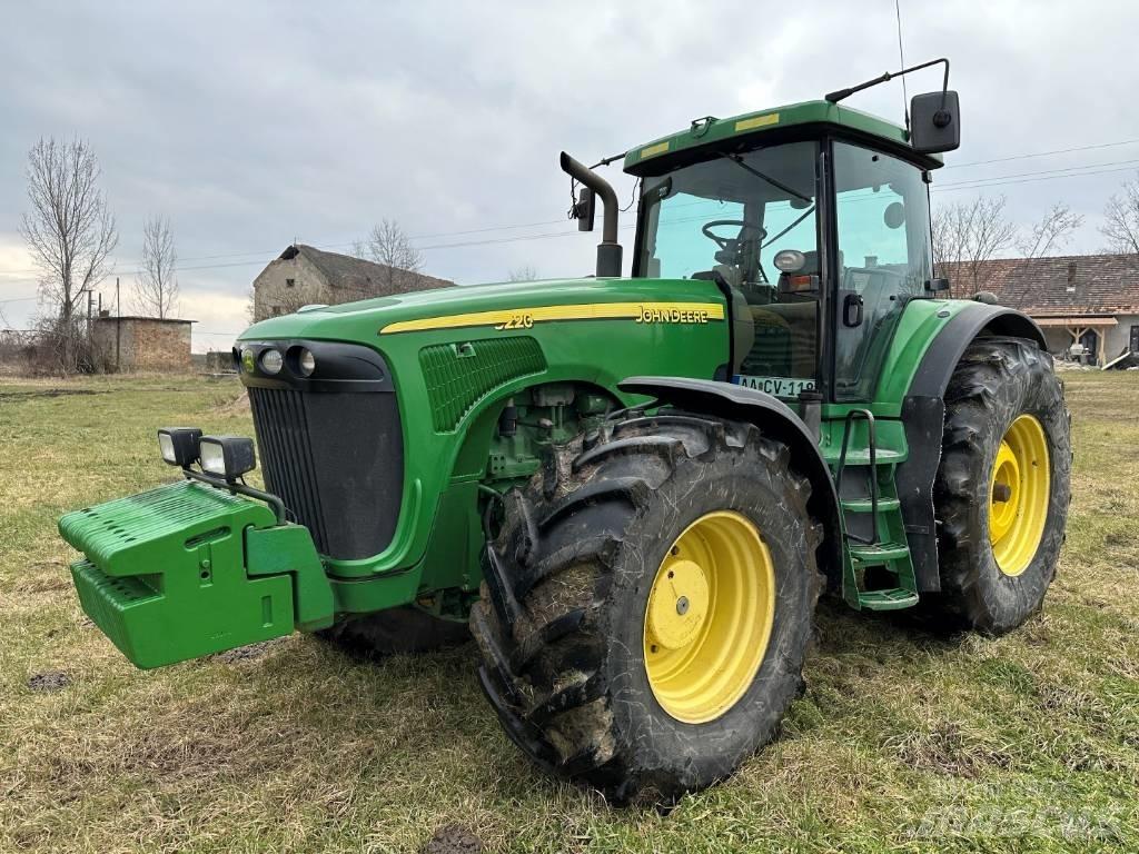 John Deere 8220 曳引機