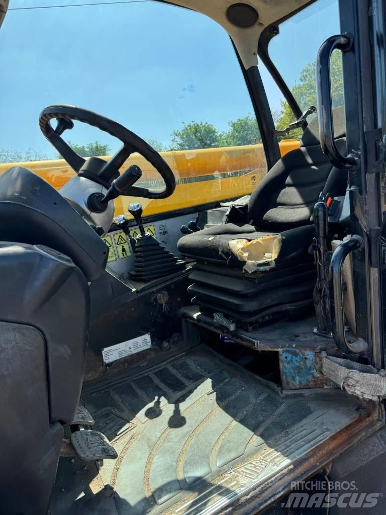 JCB 535-125 伸縮臂操作車