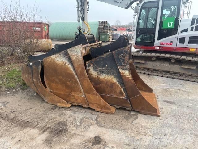 Doosan S80 鏟斗