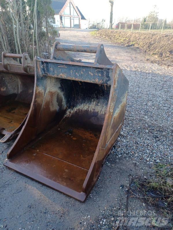 Doosan S80 鏟斗