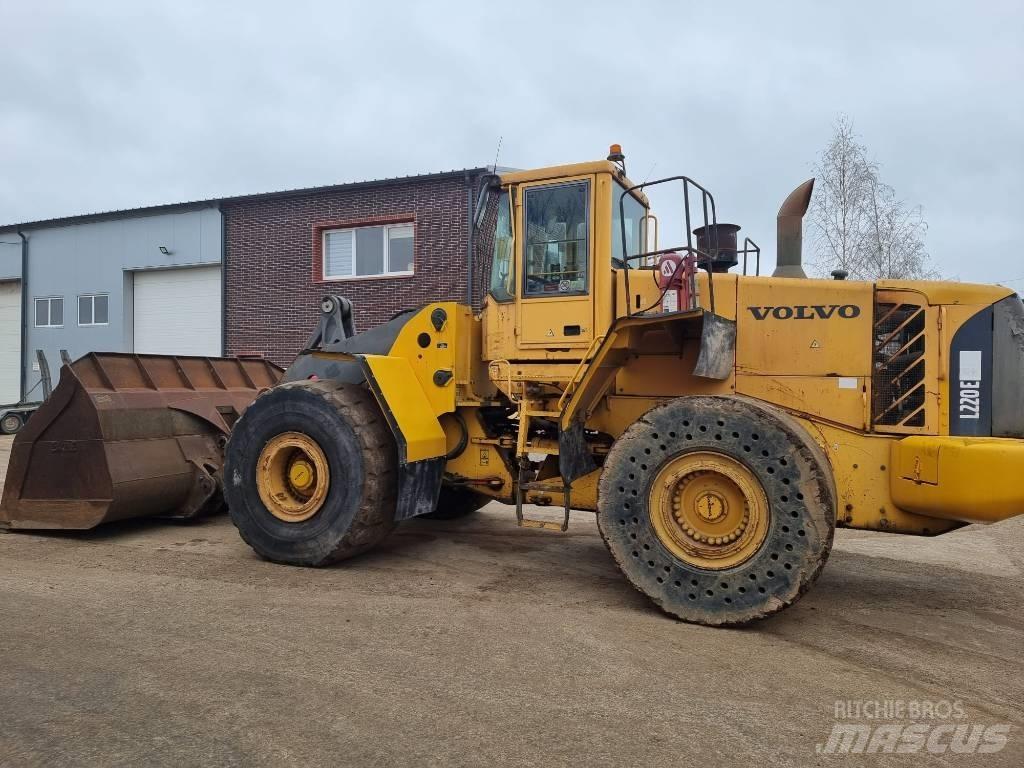 Volvo L 220 E 輪胎式裝載機