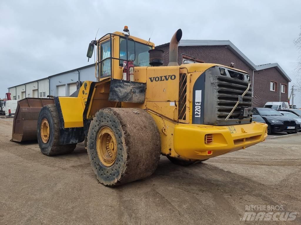 Volvo L 220 E 輪胎式裝載機
