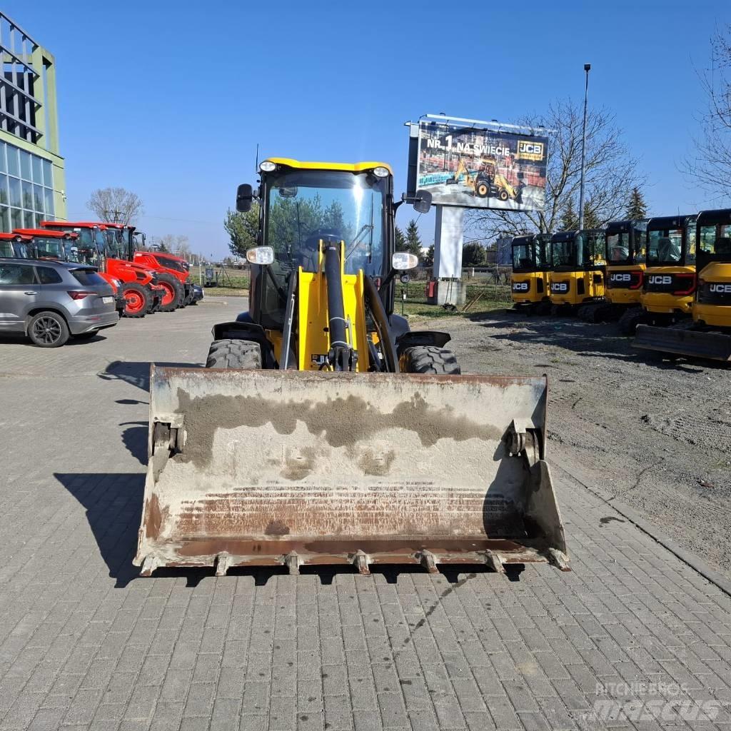 JCB 409 輪胎式裝載機