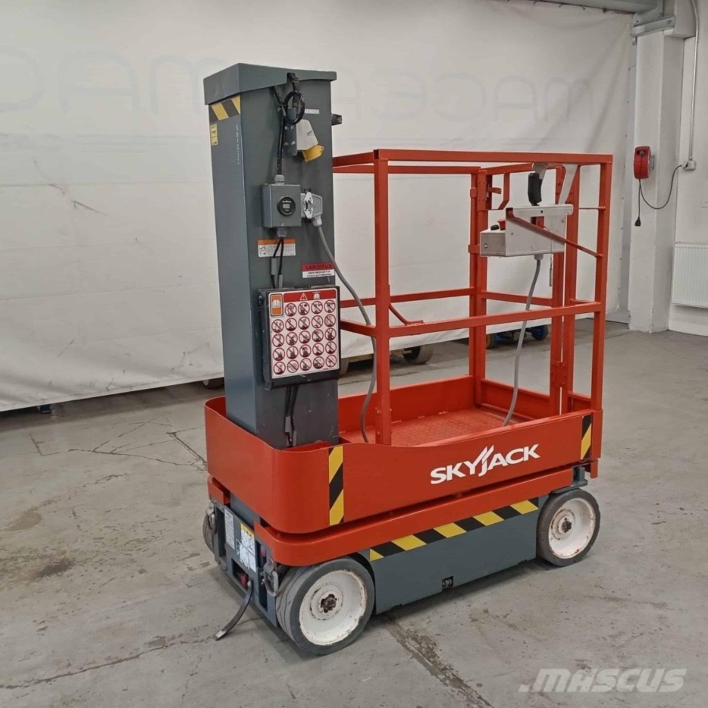 SkyJack SJ 16 垂直升降工作台
