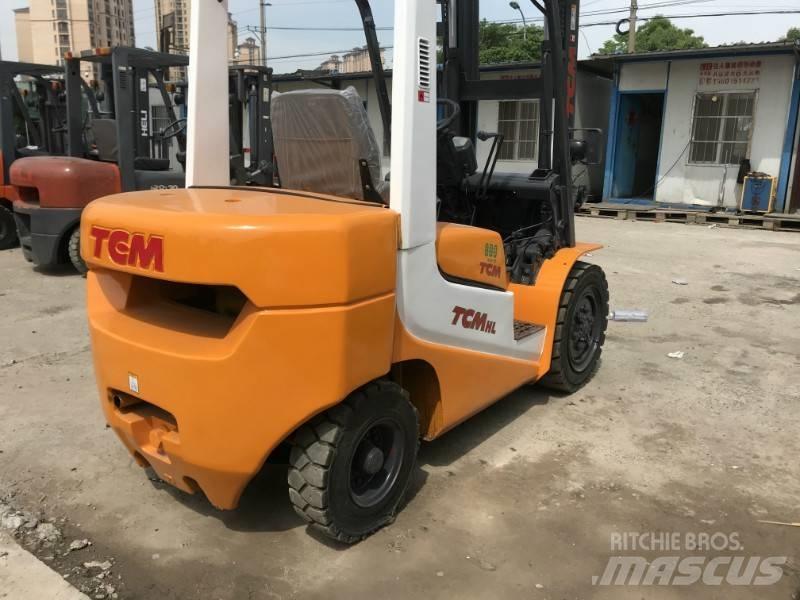 TCM FD 30 柴油卡車