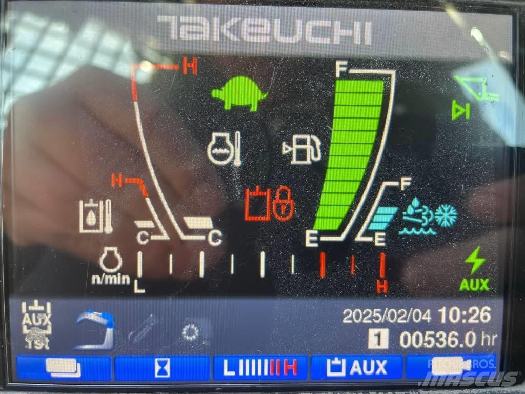 Takeuchi TL12 滑移轉向裝載機