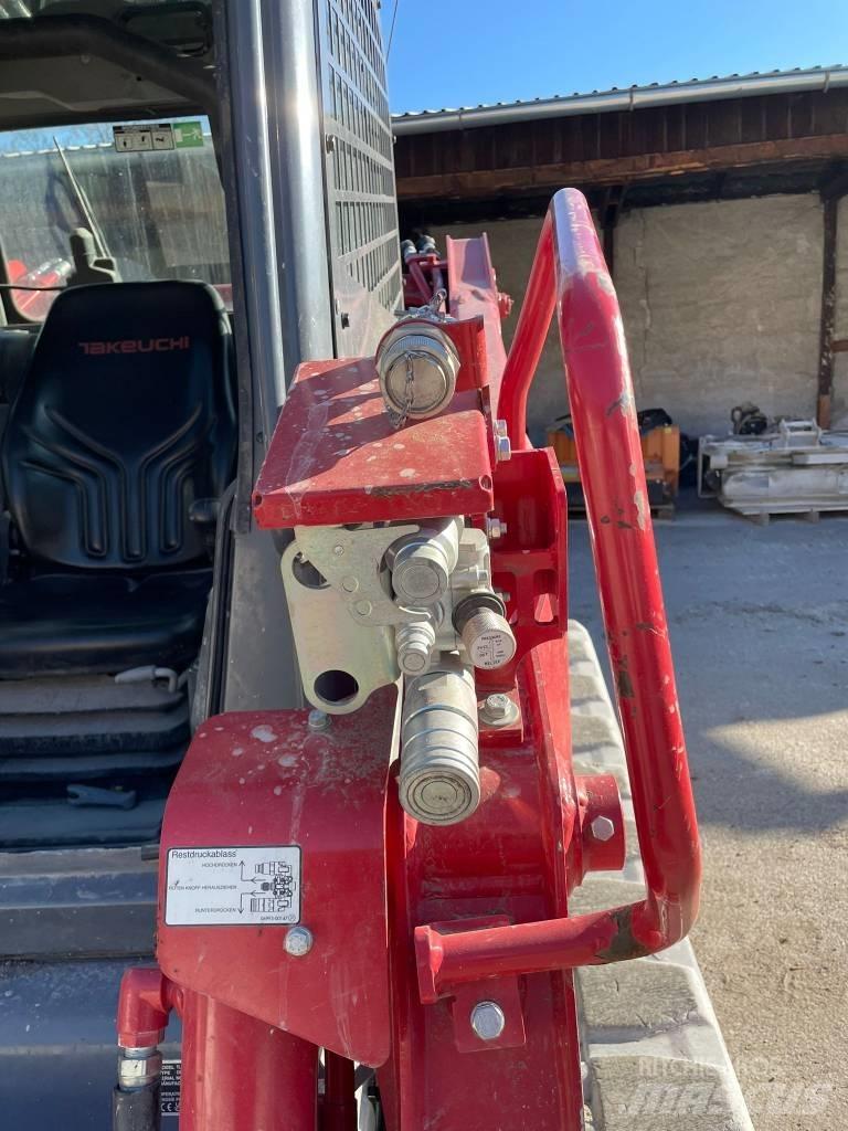Takeuchi TL12 滑移轉向裝載機